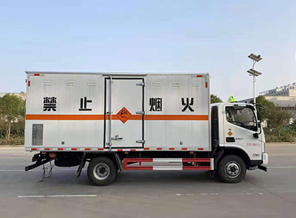 南头镇爆破器材运输车